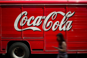 Coca Cola a ministerstvo zahraničia USA začali používať blockchain
