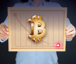 Počet BTC držaného na burzách rapídne klesá – ide o bullish alebo bearish signál?